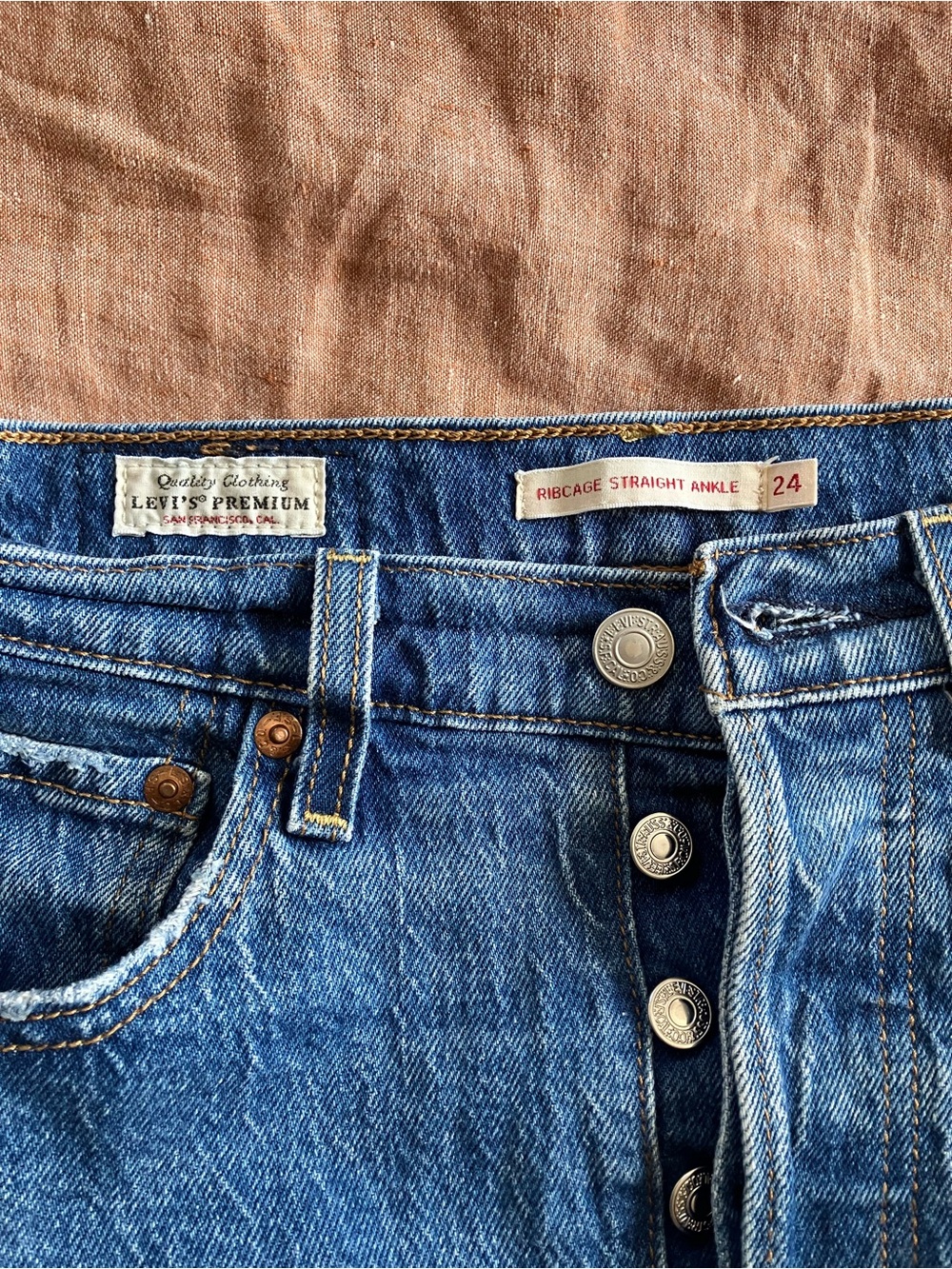 Levi’s Premium Ankle Ribcage Jeans